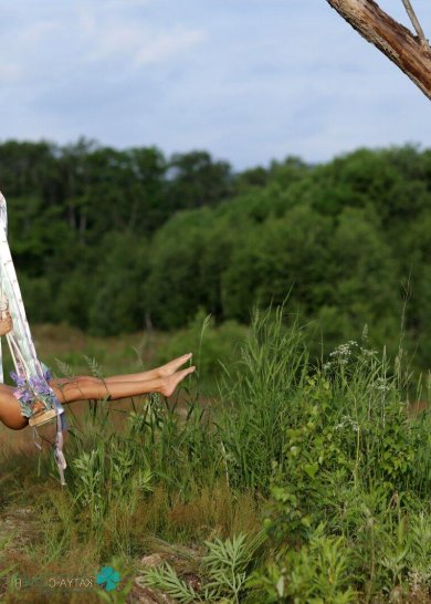 Потрясающая красавица Катя раздевается на открытом воздухе Фото 11