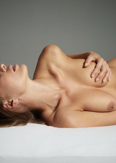 Изысканная красотка Наталья оголяет свои сочные соски Фото 13