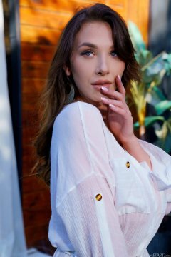 Аззурра Моретти в фильме Metart вызвал сексуальное влечение Фото #2