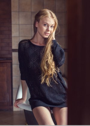 Прекрасная Леди Обнажается Фото #1