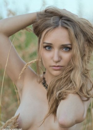 Подросток блондинка голая на улице Фото #20